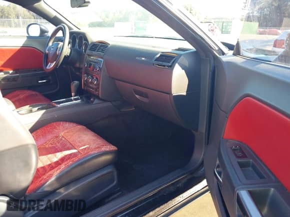 2012 Dodge Challenger SXT с VIN 2C3CDYAG1CH294802, выставлен на аукционе IAAI как лот 43475559 с пробегом 180 093 миль миль и . История ставок и продаж доступна на DreamBid. Изображение 5.