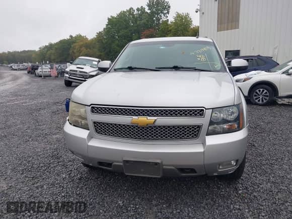 2013 Chevrolet Tahoe LT z VIN 1GNSKBE02DR323403, wystawiony jako IAAI lot #43304013 z przebiegiem 161 515 mil mil oraz . Historia ofert i sprzedaży dostępna na DreamBid. Obrazek 12.