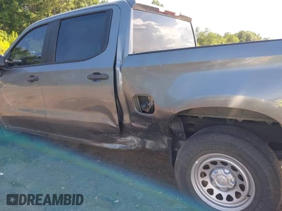 2021 Chevrolet Silverado 1500 Work Truck z VIN 3GCPWAEF9MG244490, wystawiony jako IAAI lot #42654784 z przebiegiem 125 930 mil mil oraz . Historia ofert i sprzedaży dostępna na DreamBid. Obrazek 6.