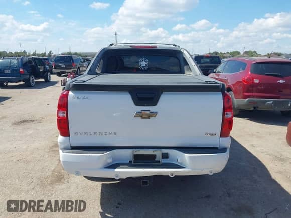 2011 Chevrolet Avalanche LT с VIN 3GNMCFE02BG100448, выставлен на аукционе IAAI как лот 43401591 с пробегом 293 283 миль миль и . История ставок и продаж доступна на DreamBid. Изображение 16.