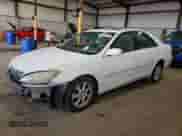 2005 Toyota Camry LE with VIN 4T1BF30K95U611747, listed as a Copart auction lot 83871105 with 118,408 mi miles and Salvage title. Bid and sale history available at DreamBid. Image 1.