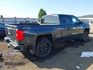 2017 Chevrolet Silverado 1500 LT z VIN 1GCUKREC6HF234350, wystawiony jako IAAI lot #43260593 z przebiegiem 101 312 mil mil oraz . Historia ofert i sprzedaży dostępna na DreamBid. Obrazek 4.