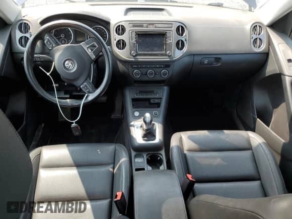 2017 Volkswagen Tiguan с VIN WVGMV7AX4HK041394, выставлен на аукционе Copart как лот 58237133 с пробегом Не указан миль и . История ставок и продаж доступна на DreamBid. Изображение 8.