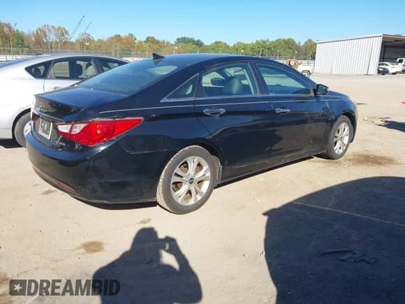 2011 Hyundai Sonata SE z VIN 5NPEC4AC3BH168797, wystawiony jako IAAI lot #43412178 z przebiegiem Nie podano mil oraz . Historia ofert i sprzedaży dostępna na DreamBid. Obrazek 4.