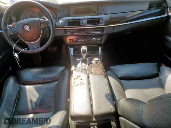 2011 BMW 5 Series 535i z VIN WBAFR7C55BC608286, wystawiony jako Copart lot #84865645 z przebiegiem 175 117 mil mil oraz Czysty tytuł • Clean title. Historia ofert i sprzedaży dostępna na DreamBid. Obrazek 8.