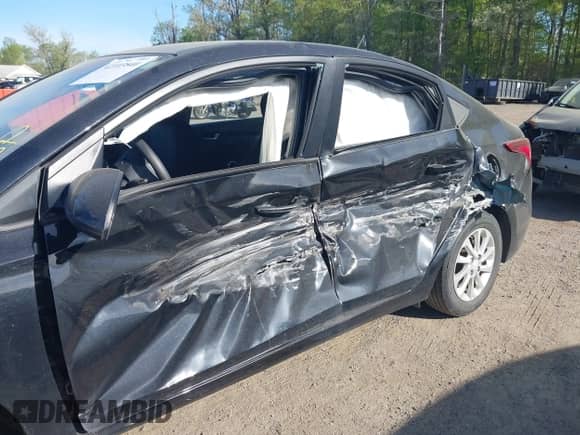 2018 Hyundai Accent SEL z VIN 3KPC24A31JE017535, wystawiony jako IAAI lot #42103840 z przebiegiem 84 069 mil mil oraz . Historia ofert i sprzedaży dostępna na DreamBid. Obrazek 6.