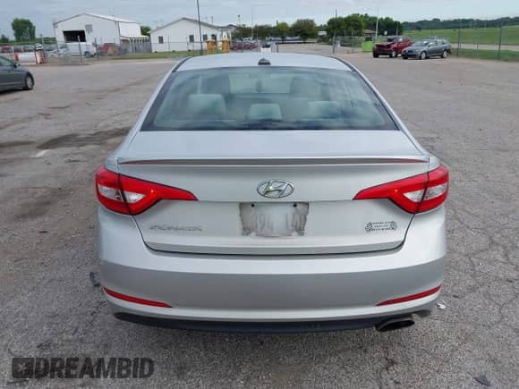 2017 Hyundai Sonata SE с VIN 5NPE24AFXHH441837, выставлен на аукционе IAAI как лот 43051578 с пробегом 151 662 миль миль и . История ставок и продаж доступна на DreamBid. Изображение 16.