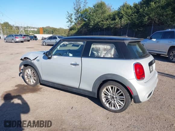 2015 MINI Hardtop S с VIN WMWXP7C59F2A58681, выставлен на аукционе IAAI как лот 43415107 с пробегом 103 468 миль миль и . История ставок и продаж доступна на DreamBid. Изображение 3.