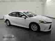 2025 Toyota Camry LE with VIN 4T1DAACK0SU037848, listed as a Copart auction lot 90109545 with 27,846 mi miles and Clean title. Bid and sale history available at DreamBid. Image 4.