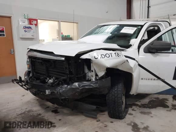 2018 Chevrolet Silverado 1500 Work Truck с VIN 1GCNKNEC5JZ127081, выставлен на аукционе IAAI как лот 41192302 с пробегом 161 582 миль миль и . История ставок и продаж доступна на DreamBid. Изображение 6.