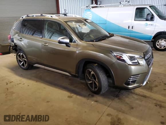 2022 Subaru Forester Touring z VIN JF2SKARC2NH441001, wystawiony jako Copart lot #67041025 z przebiegiem 23 733 mil mil oraz Szkoda całkowita • Salvage title. Historia ofert i sprzedaży dostępna na DreamBid. Obrazek 4.