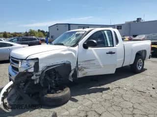 2011 Chevrolet Silverado 1500 LS z VIN 1GCRCREA2BZ443432, wystawiony jako Copart lot #65905145 z przebiegiem 393 760 mil mil oraz Szkoda całkowita • Salvage title. Historia ofert i sprzedaży dostępna na DreamBid. Obrazek 1.