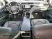 2019 Toyota Camry SE z VIN 4T1B11HK4KU713539, wystawiony jako Copart lot #82733965 z przebiegiem 52 275 mil mil oraz Szkoda całkowita • Salvage title. Historia ofert i sprzedaży dostępna na DreamBid. Obrazek 8.