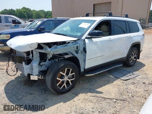 2025 Jeep Grand Cherokee Limited with VIN 1C4RJKBG7S8686200, listed as a IAAI auction lot 42592289 with 1,979 mi miles and . Bid and sale history available at DreamBid. Image 2.