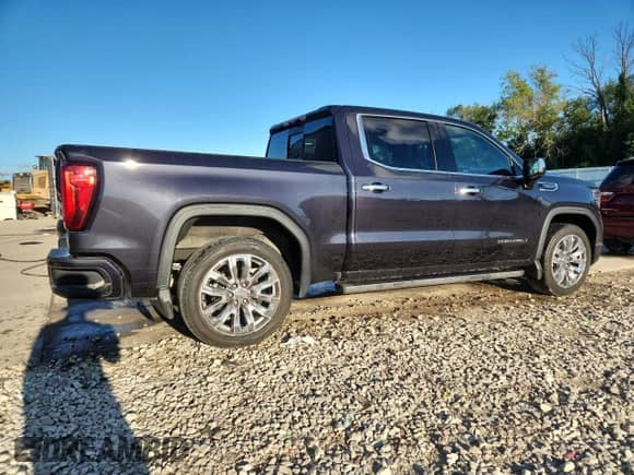 2023 GMC Sierra 1500 Denali z VIN 3GTUUGED6PG252528, wystawiony jako Copart lot #69630655 z przebiegiem 22 590 mil mil oraz Nie do naprawy • Non repairable. Historia ofert i sprzedaży dostępna na DreamBid. Obrazek 3.
