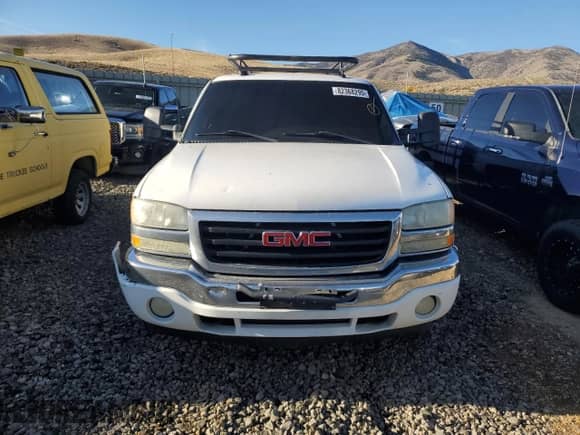 2005 GMC Sierra 1500 SLE z VIN 2GTEK13T051252323, wystawiony jako Copart lot #82368295 z przebiegiem 313 312 mil mil oraz Szkoda całkowita • Salvage title. Historia ofert i sprzedaży dostępna na DreamBid. Obrazek 5.