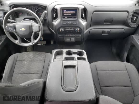 2021 Chevrolet Silverado 1500 Custom z VIN 1GCRWBEH5MZ149652, wystawiony jako Copart lot #84410025 z przebiegiem Nie podano mil oraz Szkoda całkowita • Salvage title. Historia ofert i sprzedaży dostępna na DreamBid. Obrazek 8.
