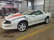 1997 Chevrolet Camaro Z28 z VIN 2G1FP22P8V2143319, wystawiony jako Copart lot #51995245 z przebiegiem Nie podano mil oraz Szkoda całkowita • Salvage title. Historia ofert i sprzedaży dostępna na DreamBid. Obrazek 1.