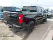 2024 Chevrolet Silverado 1500 High Country z VIN 1GCUDJE81RZ311617, wystawiony jako IAAI lot #42184679 z przebiegiem 2 117 mil mil oraz . Historia ofert i sprzedaży dostępna na DreamBid. Obrazek 4.