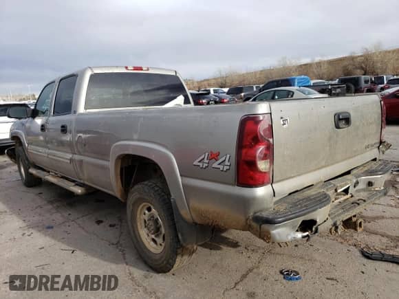 2003 Chevrolet Silverado 2500HD LT with VIN 1GCHK23103F137728, listed as a Copart auction lot 86221954 with 201,886 mi miles and Salvage title. Bid and sale history available at DreamBid. Image 2.