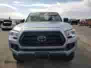 2022 Toyota Tacoma SR z VIN 3TYRZ5CN0NT020341, wystawiony jako Copart lot #81337325 z przebiegiem 40 549 mil mil oraz Szkoda całkowita • Salvage title. Historia ofert i sprzedaży dostępna na DreamBid. Obrazek 5.