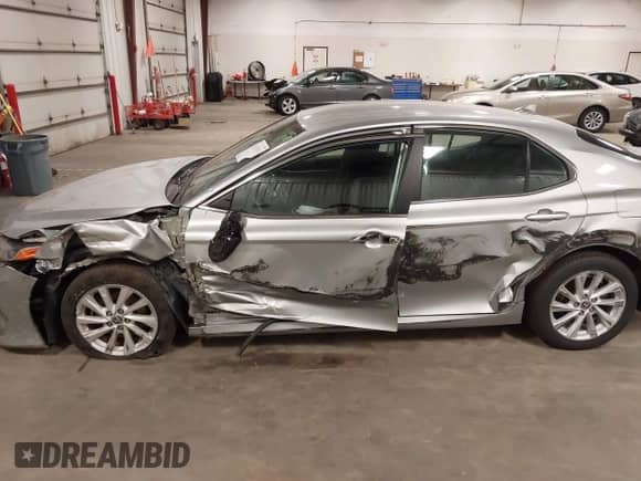 2022 Toyota Camry LE with VIN 4T1C11AK2NU052242, listed as a IAAI auction lot 42943151 with 213,562 mi miles and . Bid and sale history available at DreamBid. Image 6.