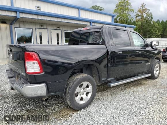 2020 Ram 1500 Big Horn z VIN 1C6RREFG7LN333518, wystawiony jako Copart lot #72204024 z przebiegiem 121 193 mil mil oraz Szkoda całkowita • Salvage title. Historia ofert i sprzedaży dostępna na DreamBid. Obrazek 3.