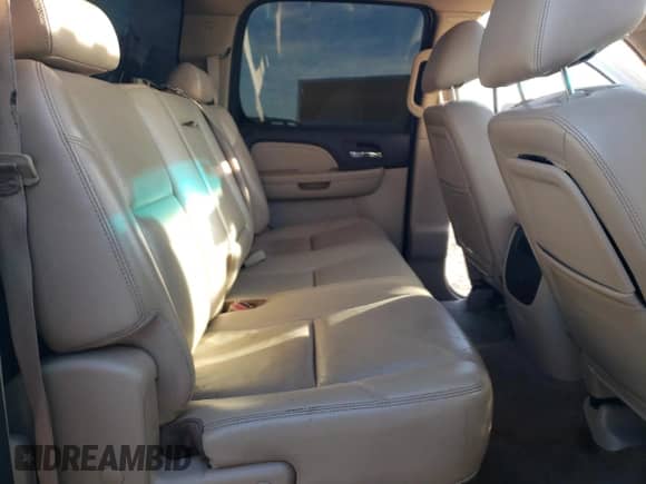 2010 GMC Sierra 1500 Denali z VIN 3GTRKXE27AG293882, wystawiony jako Copart lot #82752524 z przebiegiem 204 258 mil mil oraz Szkoda całkowita • Salvage title. Historia ofert i sprzedaży dostępna na DreamBid. Obrazek 11.