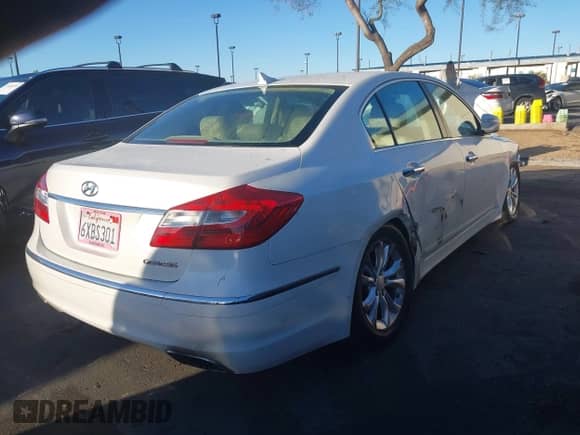 2012 Hyundai Genesis 3.8L with VIN KMHGC4DD5CU196908, listed as a IAAI auction lot 43442393 with 117,715 mi miles and . Bid and sale history available at DreamBid. Image 4.