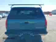 1998 Chevrolet Silverado 1500 z VIN 2GCEK19R8W1221205, wystawiony jako IAAI lot #42741835 z przebiegiem 59 925 mil mil oraz . Historia ofert i sprzedaży dostępna na DreamBid. Obrazek 16.