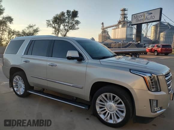 2017 Cadillac Escalade Platinum с VIN 1GYS4DKJ8HR383861, выставлен на аукционе IAAI как лот 43492366 с пробегом 65 138 миль миль и . История ставок и продаж доступна на DreamBid. Изображение 1.