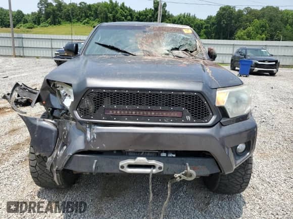 2015 Toyota Tacoma с VIN 5TFLU4EN0FX113945, выставлен на аукционе Copart как лот 60524905 с пробегом 111 168 миль миль и Списание • Salvage title. История ставок и продаж доступна на DreamBid. Изображение 5.