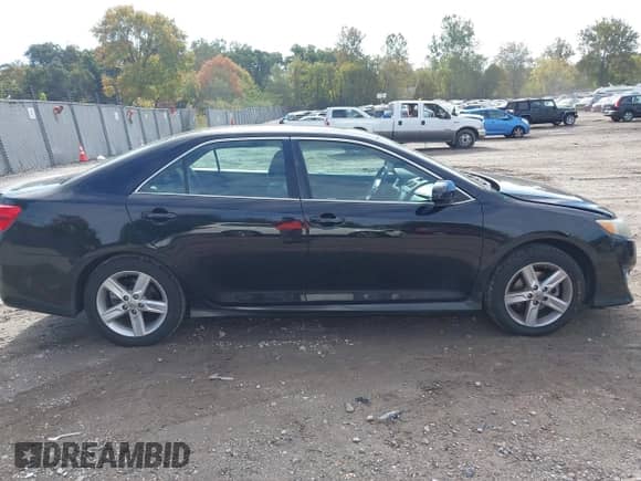 2014 Toyota Camry SE with VIN 4T1BF1FK7EU357256, listed as a IAAI auction lot 43436615 with 132,033 mi miles and . Bid and sale history available at DreamBid. Image 13.