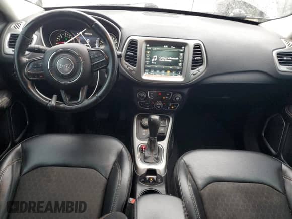 2018 Jeep Compass Latitude с VIN 3C4NJDBB5JT392759, выставлен на аукционе Copart как лот 82303165 с пробегом 99 363 миль миль и Списание • Salvage title. История ставок и продаж доступна на DreamBid. Изображение 8.