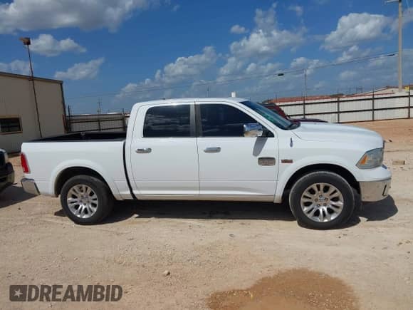 2014 Ram 1500 Longhorn z VIN 1C6RR6PTXES122156, wystawiony jako IAAI lot #42703793 z przebiegiem 160 796 mil mil oraz . Historia ofert i sprzedaży dostępna na DreamBid. Obrazek 13.