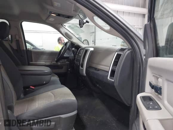 2010 Dodge 1500 SLT z VIN 1D7RV1CT7AS171991, wystawiony jako IAAI lot #42460632 z przebiegiem 157 079 mil mil oraz . Historia ofert i sprzedaży dostępna na DreamBid. Obrazek 5.