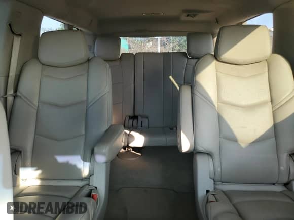 2017 Cadillac Escalade ESV Luxury с VIN 1GYS4HKJ5HR224285, выставлен на аукционе Copart как лот 62563795 с пробегом 136 011 миль миль и Списание • Salvage title. История ставок и продаж доступна на DreamBid. Изображение 10.