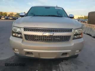 2011 Chevrolet Tahoe LTZ с VIN 1GNSCCE02BR388607, выставлен на аукционе Copart как лот 89609235 с пробегом 173 271 миль миль и Списание • Salvage title. История ставок и продаж доступна на DreamBid. Изображение 5.