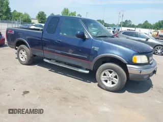 2003 Ford F-150 XL z VIN 1FTRX18LX3NA80728, wystawiony jako IAAI lot #42593952 z przebiegiem 242 545 mil mil oraz . Historia ofert i sprzedaży dostępna na DreamBid. Obrazek 1.