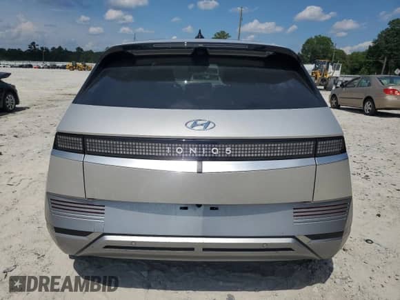 2024 Hyundai Ioniq 5 Limited с VIN KM8KR4DE2RU310941, выставлен на аукционе Copart как лот 65805475 с пробегом 8 467 миль миль и Списание • Salvage title. История ставок и продаж доступна на DreamBid. Изображение 6.