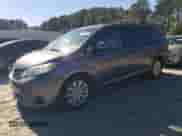 2011 Toyota Sienna LE z VIN 5TDJK3DC3BS012812, wystawiony jako Copart lot #82311685 z przebiegiem 252 354 mil mil oraz Czysty tytuł • Clean title. Historia ofert i sprzedaży dostępna na DreamBid. Obrazek 1.