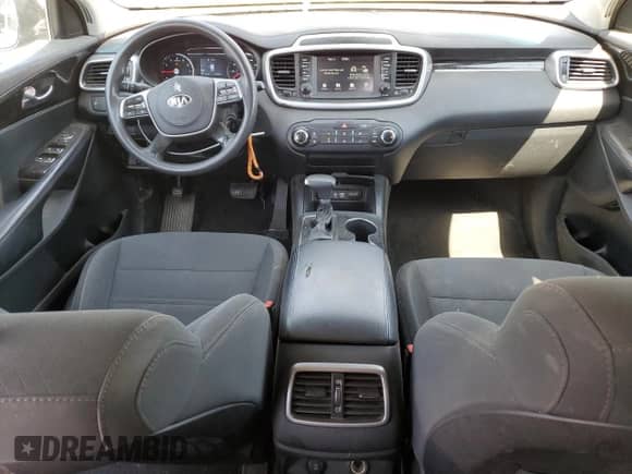 2020 Kia Sorento LX z VIN 5XYPG4A52LG679067, wystawiony jako Copart lot #68551125 z przebiegiem 150 029 mil mil oraz Szkoda całkowita • Salvage title. Historia ofert i sprzedaży dostępna na DreamBid. Obrazek 8.