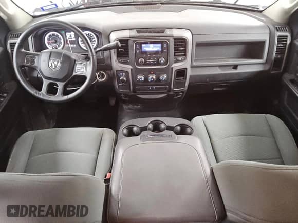 2016 Ram 1500 Tradesman z VIN 1C6RR7FT2GS112537, wystawiony jako Copart lot #52509545 z przebiegiem 188 718 mil mil oraz Czysty tytuł • Clean title. Historia ofert i sprzedaży dostępna na DreamBid. Obrazek 8.