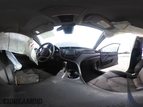 2020 Toyota Camry LE z VIN 4T1C11AK2LU999892, wystawiony jako IAAI lot #43225624 z przebiegiem Nie podano mil oraz . Historia ofert i sprzedaży dostępna na DreamBid. Obrazek 18.