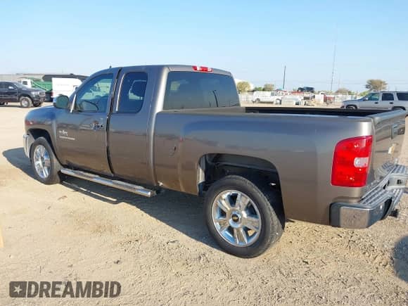 2012 Chevrolet Silverado 1500 LT z VIN 1GCRCSE01CZ327977, wystawiony jako IAAI lot #43379887 z przebiegiem 73 817 mil mil oraz . Historia ofert i sprzedaży dostępna na DreamBid. Obrazek 3.