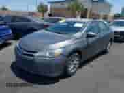 2017 Toyota Camry XLE z VIN 4T1BF1FK6HU369645, wystawiony jako IAAI lot #42371611 z przebiegiem 65 716 mil mil oraz . Historia ofert i sprzedaży dostępna na DreamBid. Obrazek 19.