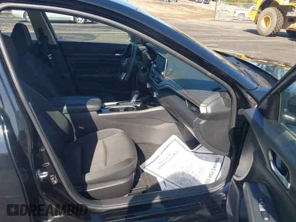 2024 Nissan Altima SV z VIN 1N4BL4DVXRN430640, wystawiony jako IAAI lot #43475733 z przebiegiem 41 825 mil mil oraz . Historia ofert i sprzedaży dostępna na DreamBid. Obrazek 5.