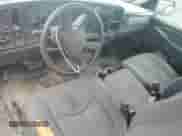 2006 Chevrolet Silverado 1500 LS z VIN 1GCEC14V36Z124910, wystawiony jako Copart lot #82015934 z przebiegiem 291 176 mil mil oraz Czysty tytuł • Clean title. Historia ofert i sprzedaży dostępna na DreamBid. Obrazek 8.