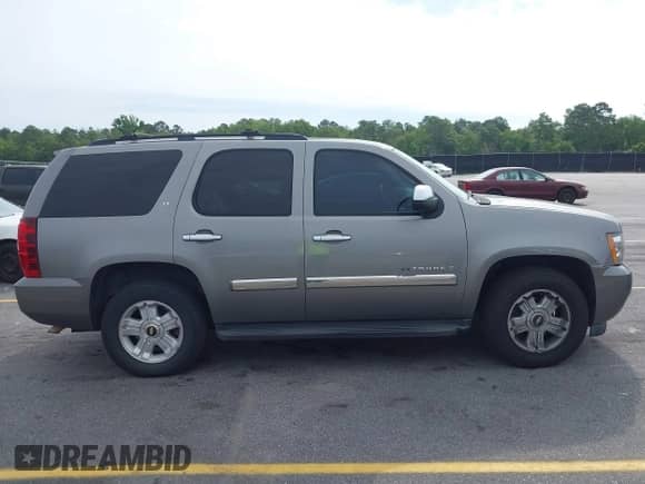 2009 Chevrolet Tahoe 2LT with VIN 1GNEC23379R171830, listed as a IAAI auction lot 42301426 with 254,065 mi miles and . Bid and sale history available at DreamBid. Image 13.
