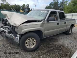 2003 Chevrolet Silverado 1500HD LT with VIN 1GCGC13U93F142570, listed as a Copart auction lot 70047944 with 243,221 mi miles and Salvage title. Bid and sale history available at DreamBid. Image 1.